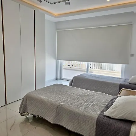 Rooftop Pool, Luxury In Apartman