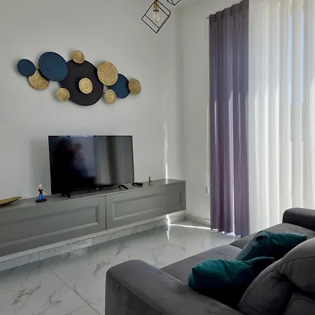 Rooftop Pool, Luxury In Apartman Sliema
