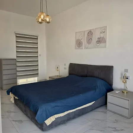 Rooftop Pool, Luxury In