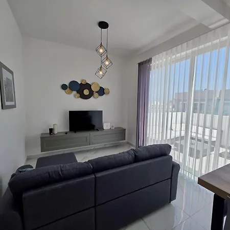 Rooftop Pool, Luxury In Apartment