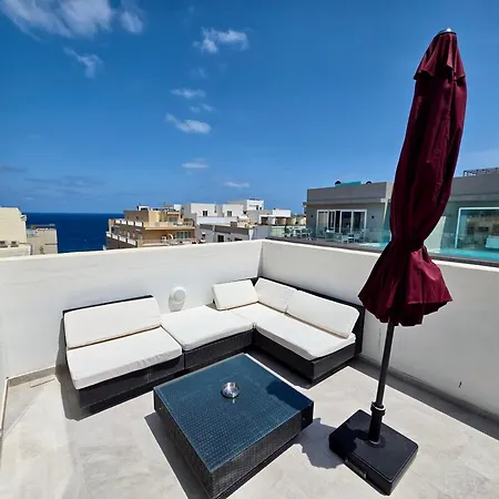 Rooftop Pool, Luxury In Apartment