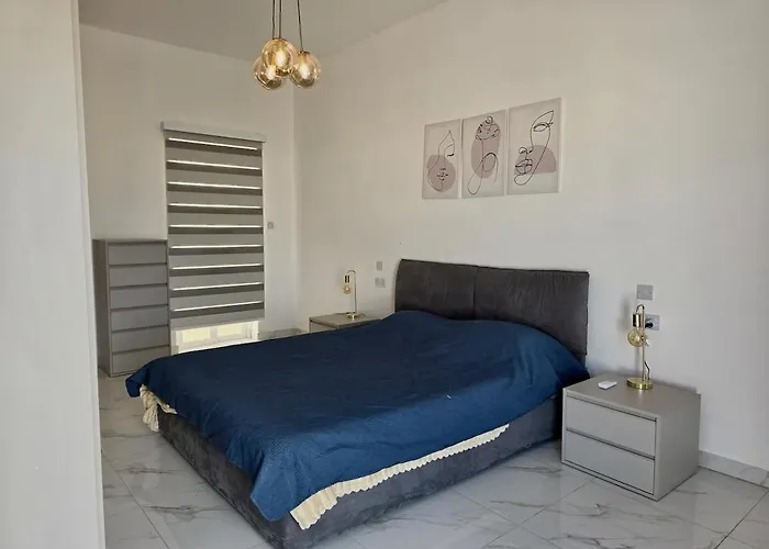 Rooftop Pool, Luxury In